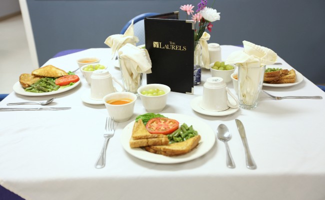 The Laurels of DeKalb: Dining