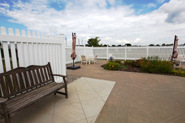 The Laurels of DeKalb: Courtyard
